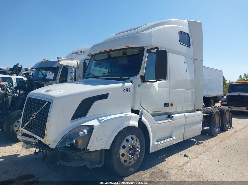 4V4NC9TG5AN291212 2010 VOLVO  photo no. 2