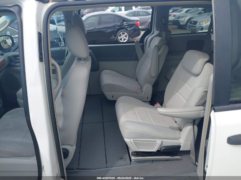 2008 Chrysler Town & Country Lx VIN: 2A8HR44H88R637325 Lot: 43297825