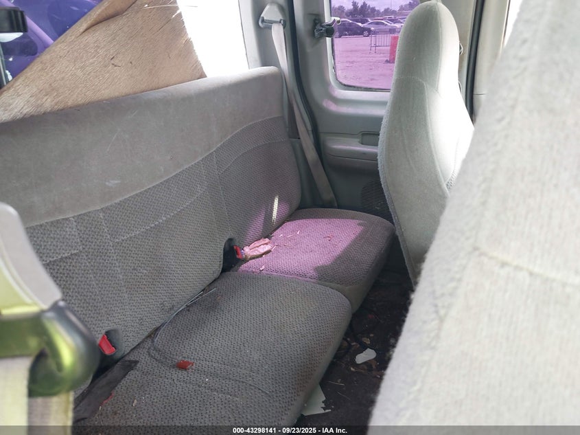 2000 Ford F-150 Lariat/Xl/Xlt VIN: 1FTRX07L8YKB16775 Lot: 43298141