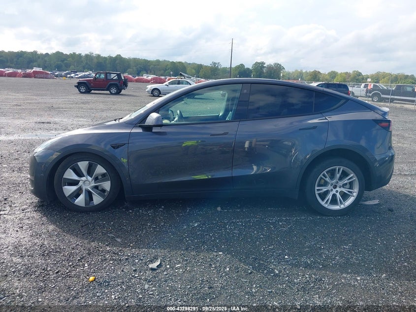 2021 Tesla Model Y Long Range Dual Motor All-Wheel Drive VIN: 5YJYGDEE9MF242058 Lot: 43298291