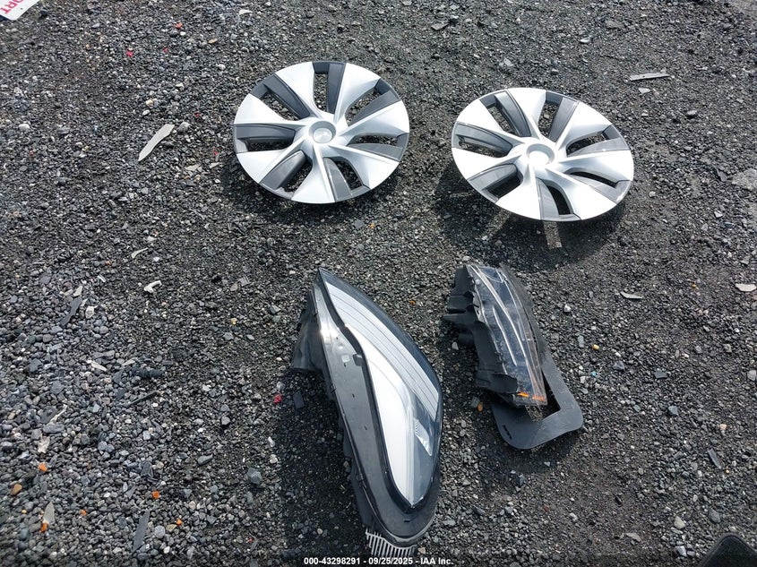 2021 Tesla Model Y Long Range Dual Motor All-Wheel Drive VIN: 5YJYGDEE9MF242058 Lot: 43298291