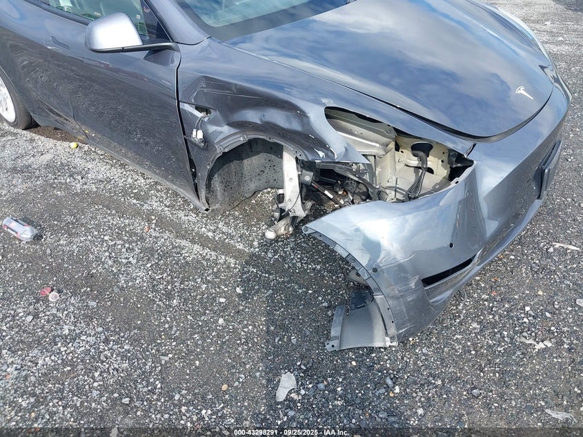 2021 Tesla Model Y Long Range Dual Motor All-Wheel Drive VIN: 5YJYGDEE9MF242058 Lot: 43298291