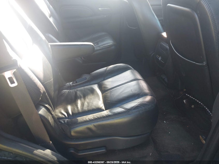 2007 GMC Yukon Denali VIN: 1GKFK63817J378586 Lot: 43298397