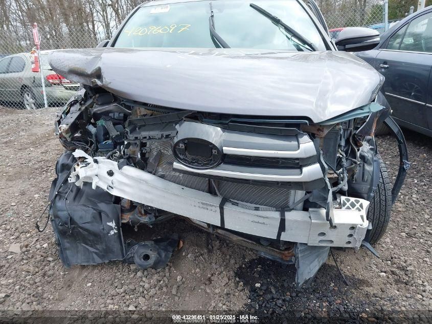 2017 Toyota Highlander Le VIN: 5TDBZRFH7HS435574 Lot: 43298451