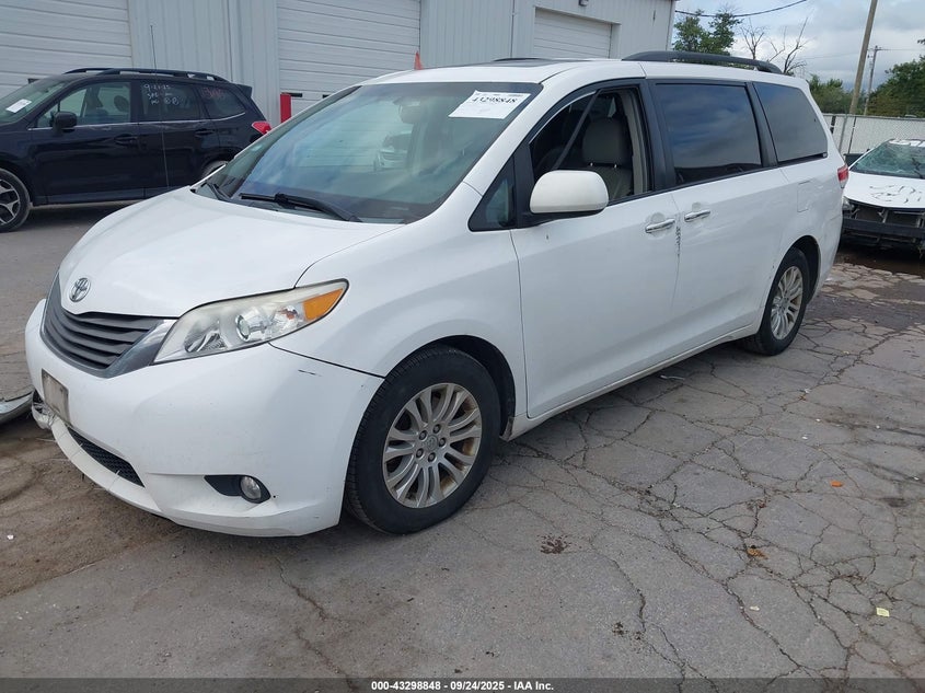 5TDYK3DCXDS285540 2013 TOYOTA SIENNA photo no. 2