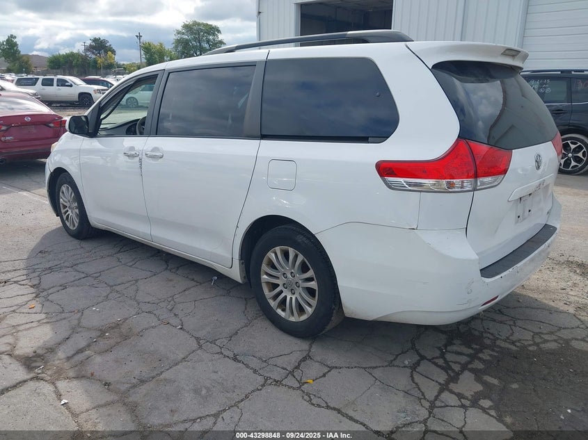 5TDYK3DCXDS285540 2013 TOYOTA SIENNA photo no. 3