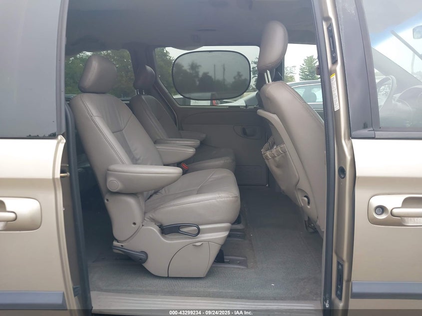 2002 Dodge Grand Caravan Ex VIN: 2B4GP74L82R716481 Lot: 43299234