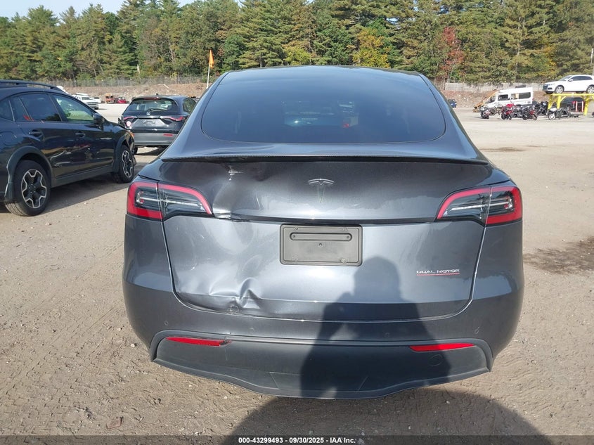 2022 Tesla Model Y Performance Dual Motor All-Wheel Drive VIN: 7SAYGDEF4NF461944 Lot: 43299493