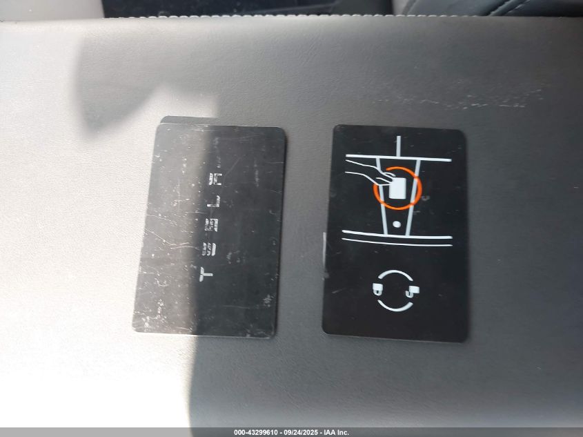 2023 Tesla Model Y Awd/Long Range Dual Motor All-Wheel Drive VIN: 7SAYGDEE7PA137281 Lot: 43299610