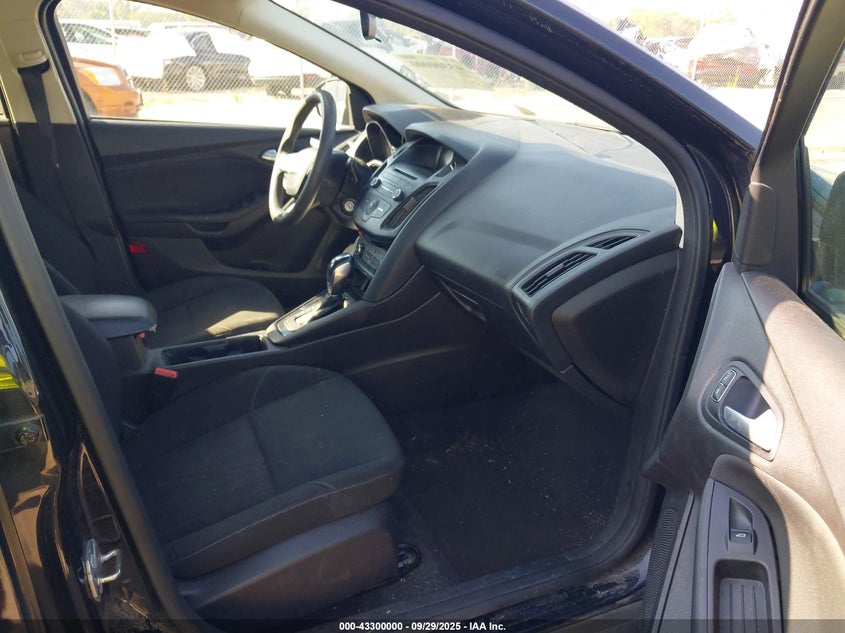 2015 FORD FOCUS SE - 1FADP3K29FL343738