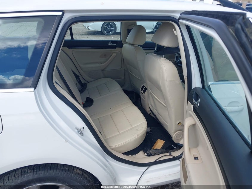 2014 VOLKSWAGEN JETTA SPORTWAGEN 2.0L TDI - 3VWPL7AJXEM602315