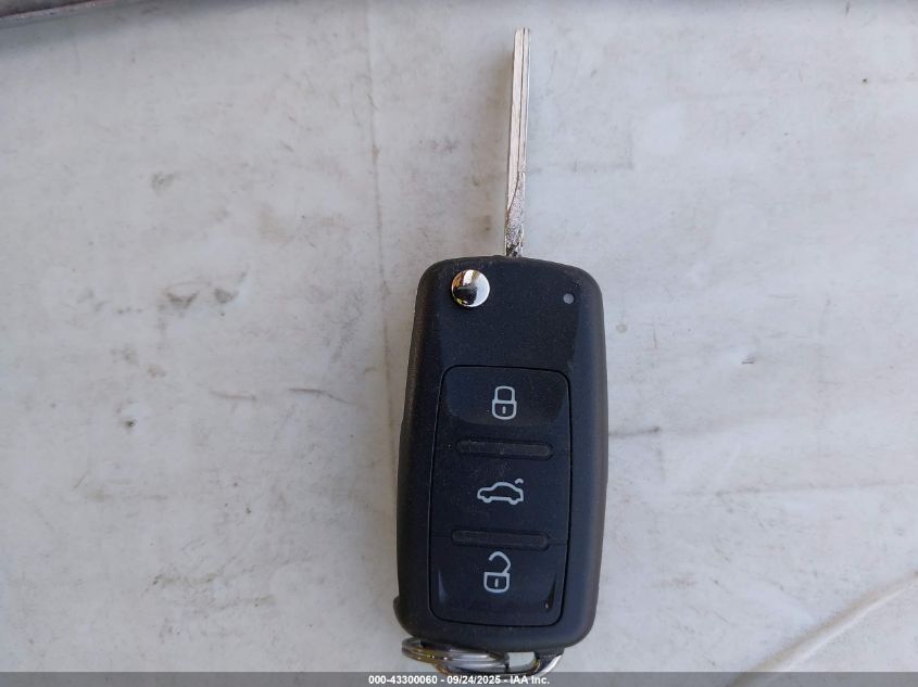 2013 Volkswagen Passat 2.5L Se VIN: 1VWBP7A38DC071860 Lot: 43300060