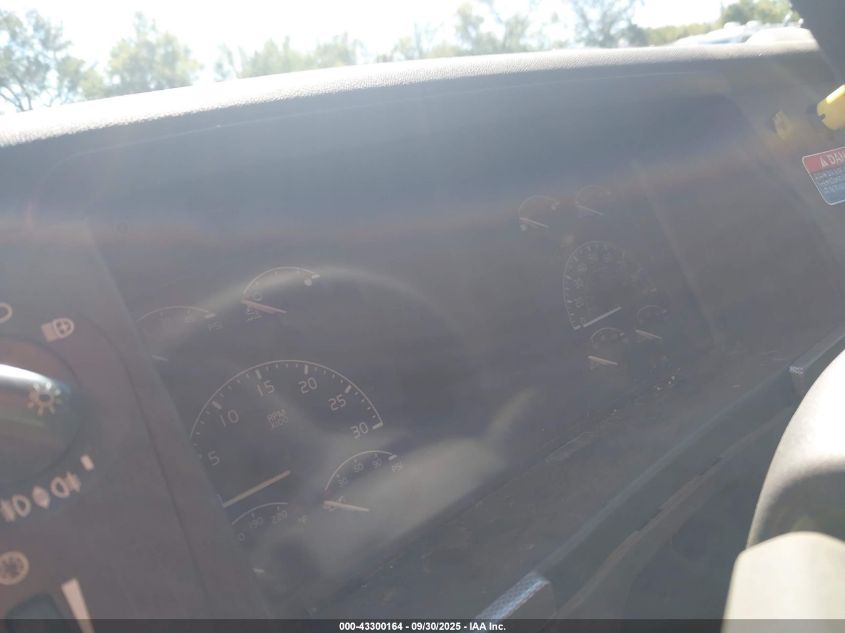 2020 Volvo VHD - 4V5KG9EH3LN219940