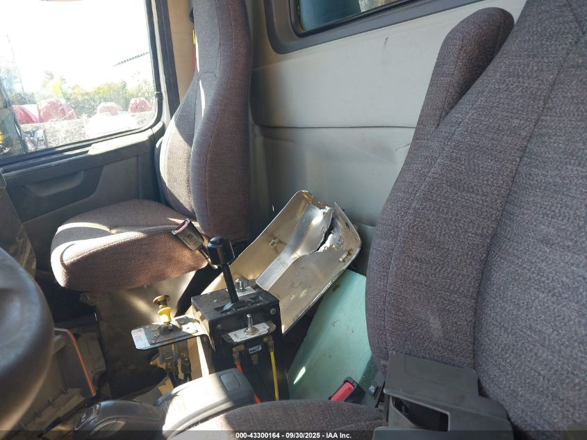 2020 Volvo VHD - 4V5KG9EH3LN219940