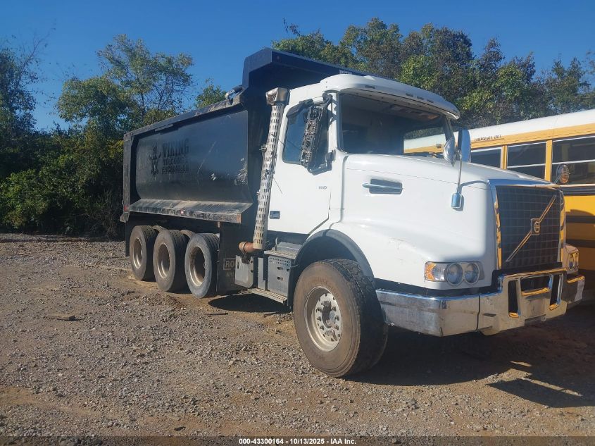 2020 Volvo VHD - 4V5KG9EH3LN219940