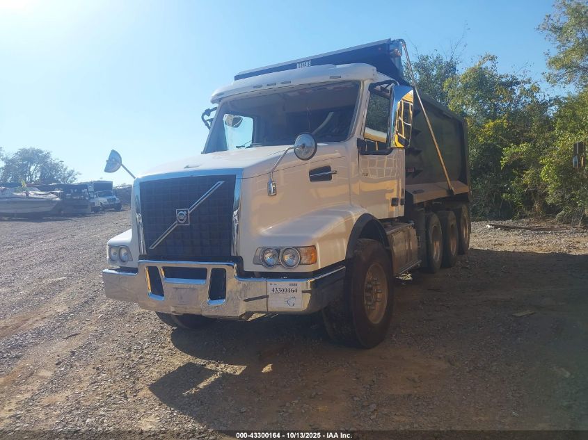 2020 Volvo VHD - 4V5KG9EH3LN219940