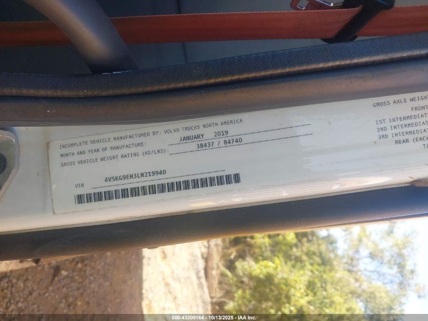 2020 Volvo VHD - 4V5KG9EH3LN219940