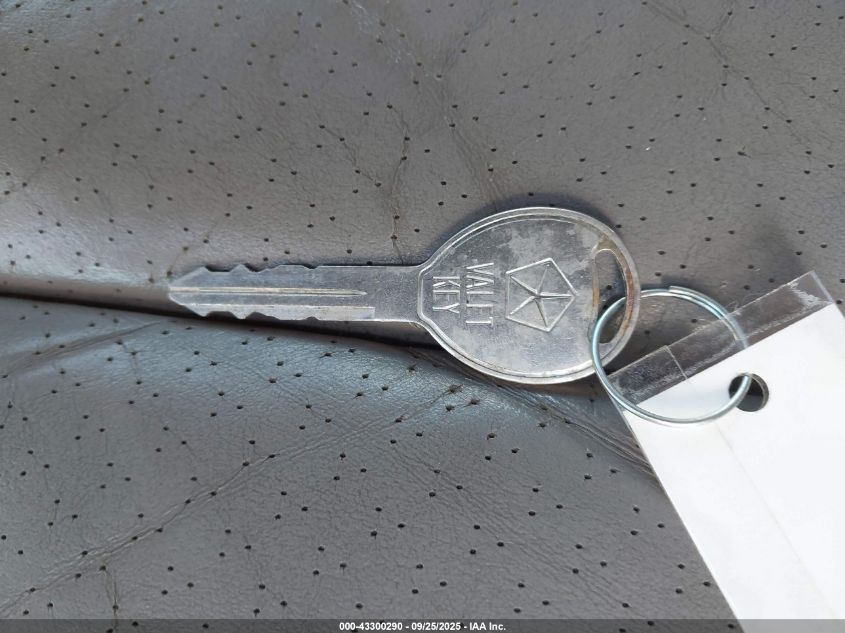 2000 Chrysler Town & Country Limited VIN: 1C4GP64L4YB577390 Lot: 43300290