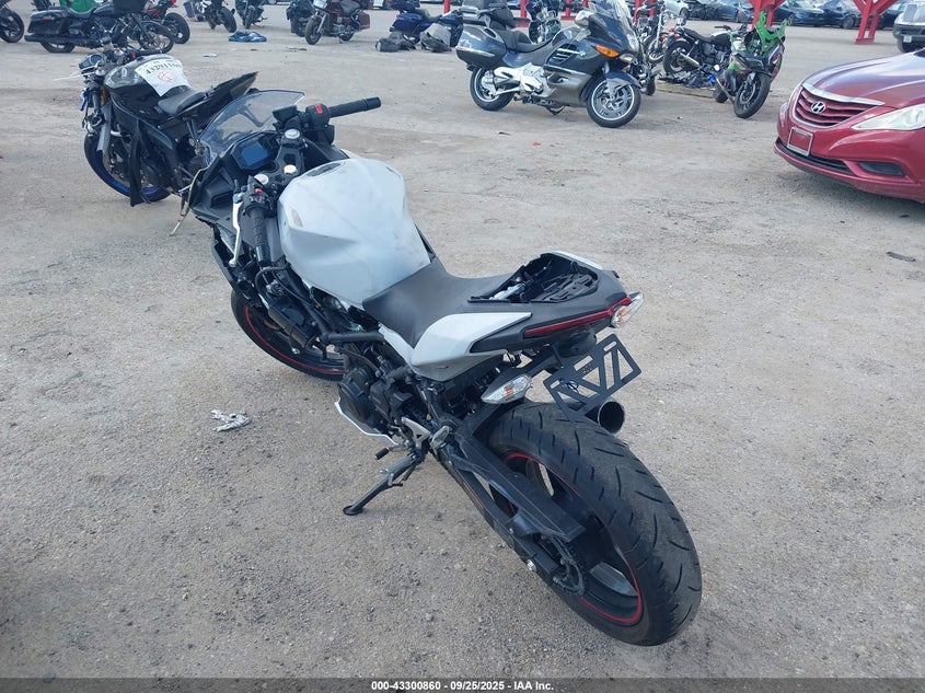 ML5EXGG17SDA47673 2025 KAWASAKI NINJA photo no. 3