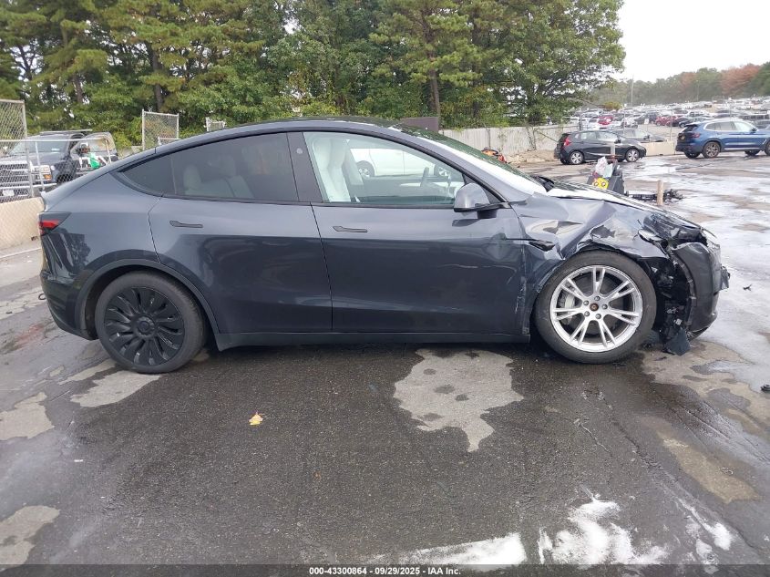 2024 Tesla Model Y Long Range Dual Motor All-Wheel Drive VIN: 7SAYGDEEXRA255294 Lot: 43300864
