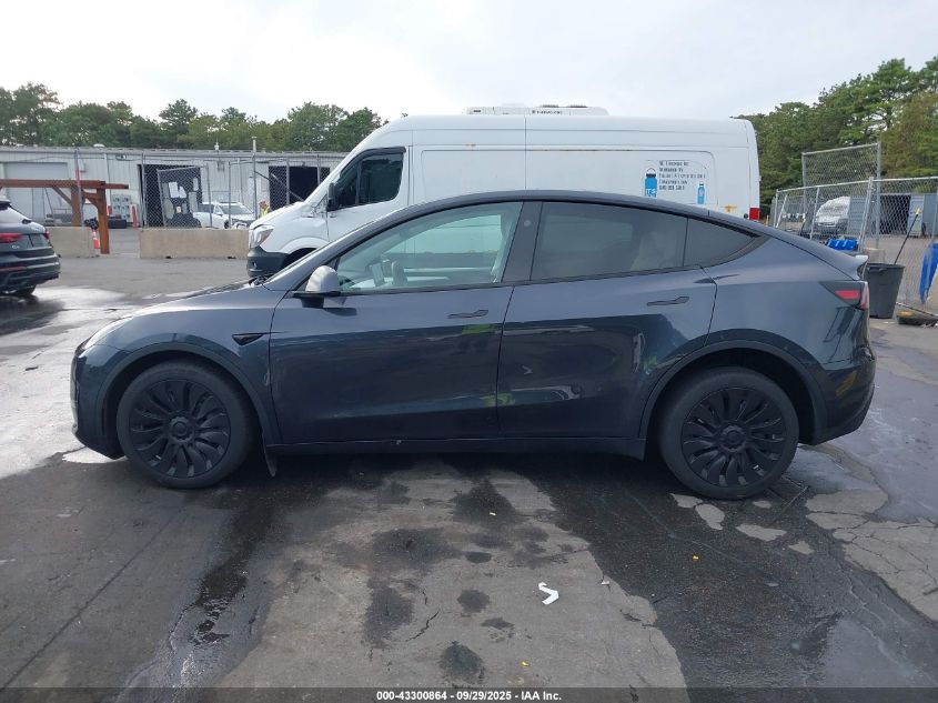 2024 Tesla Model Y Long Range Dual Motor All-Wheel Drive VIN: 7SAYGDEEXRA255294 Lot: 43300864