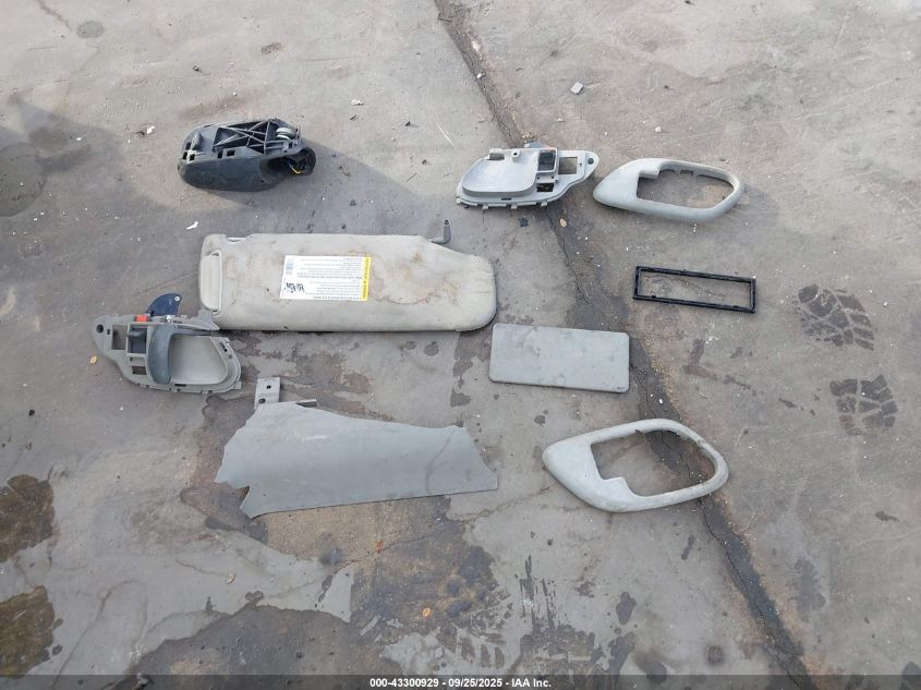 1999 GMC Yukon Sle VIN: 1GKEC13R4XJ808406 Lot: 43300929