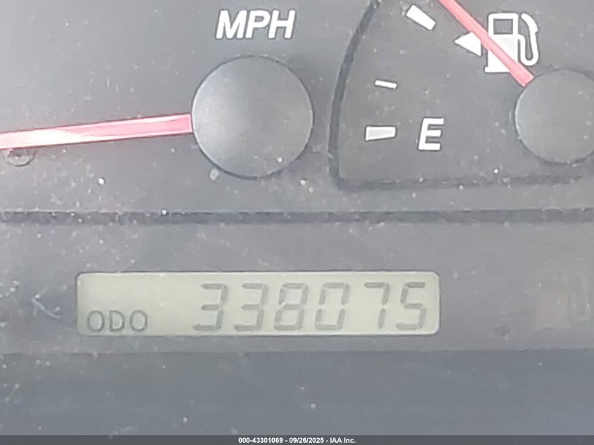 2003 Toyota Camry Le VIN: JTDBE32KX30152382 Lot: 43301069