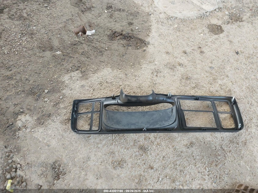 2002 Chevrolet Tahoe Ls VIN: 1GNEK13Z52R161224 Lot: 43301166