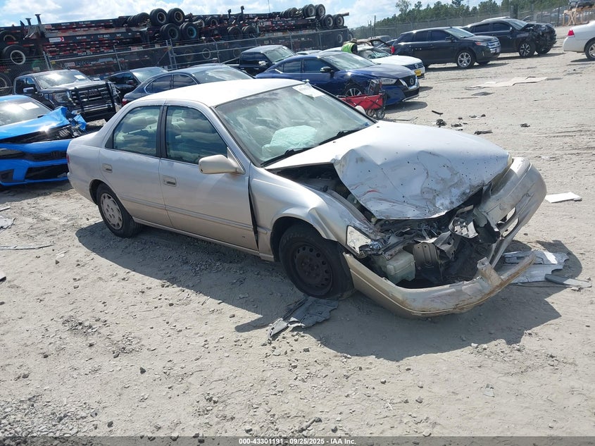 1998 Toyota Camry Le gold sedan gasoline 4T1BG22K1WU276568 photo #1