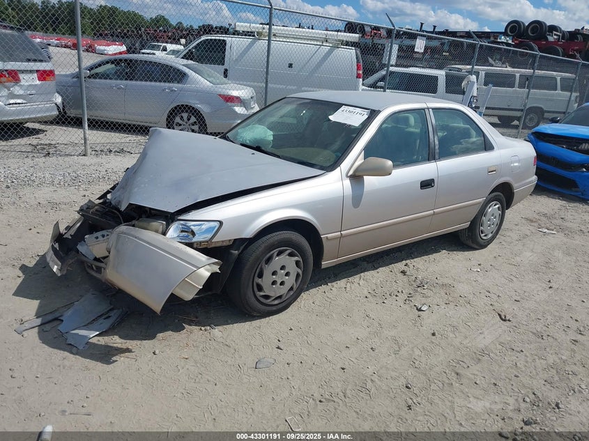1998 Toyota Camry Le gold sedan gasoline 4T1BG22K1WU276568 photo #3