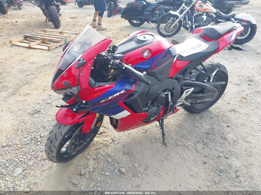JH2SC7755RK700096 2024 HONDA CBR photo no. 2