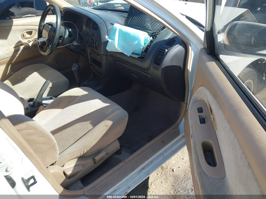 JA3AY36C31U016573 2001 MITSUBISHI MIRAGE photo no. 5