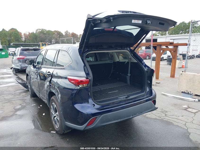 VIN 5TDGZRBH9LS055057 2020 TOYOTA HIGHLANDER XLE
