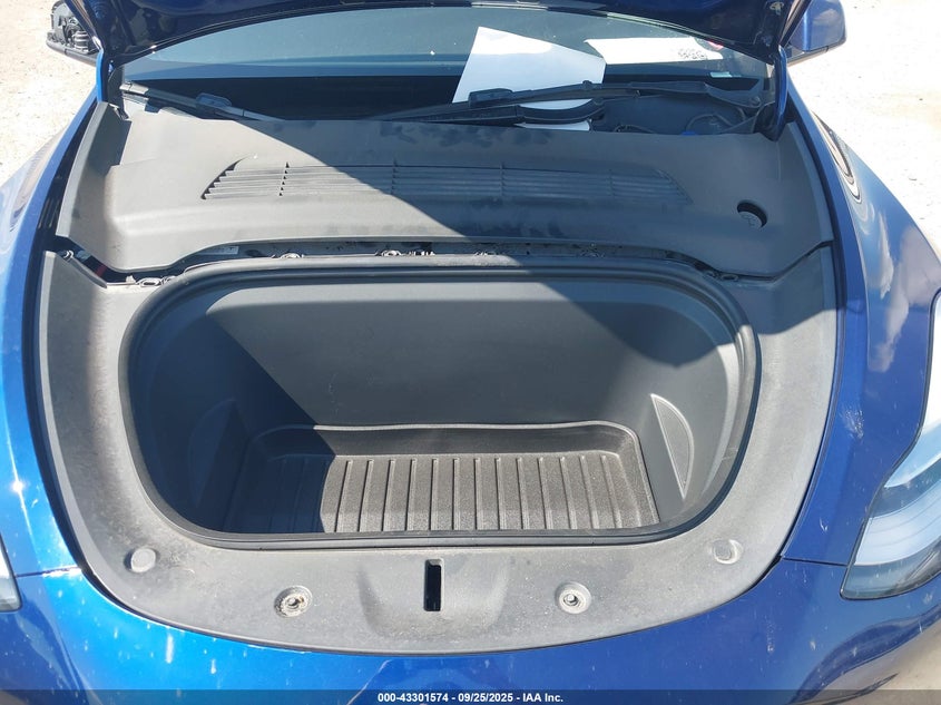 2021 Tesla Model Y Long Range Dual Motor All-Wheel Drive VIN: 5YJYGDEEXMF233160 Lot: 43301574