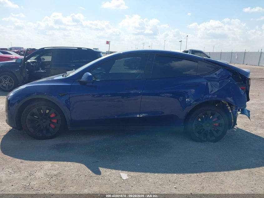 2021 Tesla Model Y Long Range Dual Motor All-Wheel Drive VIN: 5YJYGDEEXMF233160 Lot: 43301574