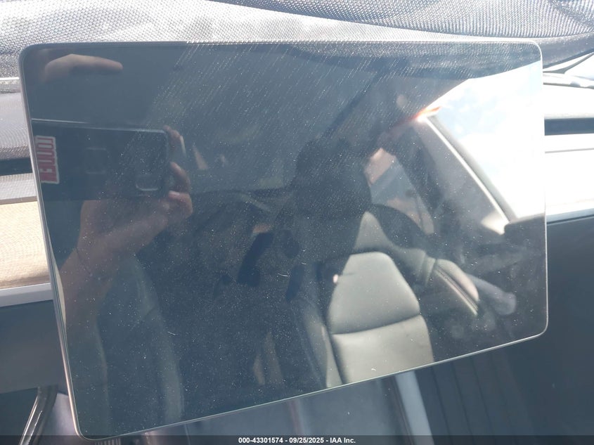 2021 Tesla Model Y Long Range Dual Motor All-Wheel Drive VIN: 5YJYGDEEXMF233160 Lot: 43301574