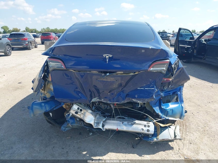 2021 Tesla Model Y Long Range Dual Motor All-Wheel Drive VIN: 5YJYGDEEXMF233160 Lot: 43301574