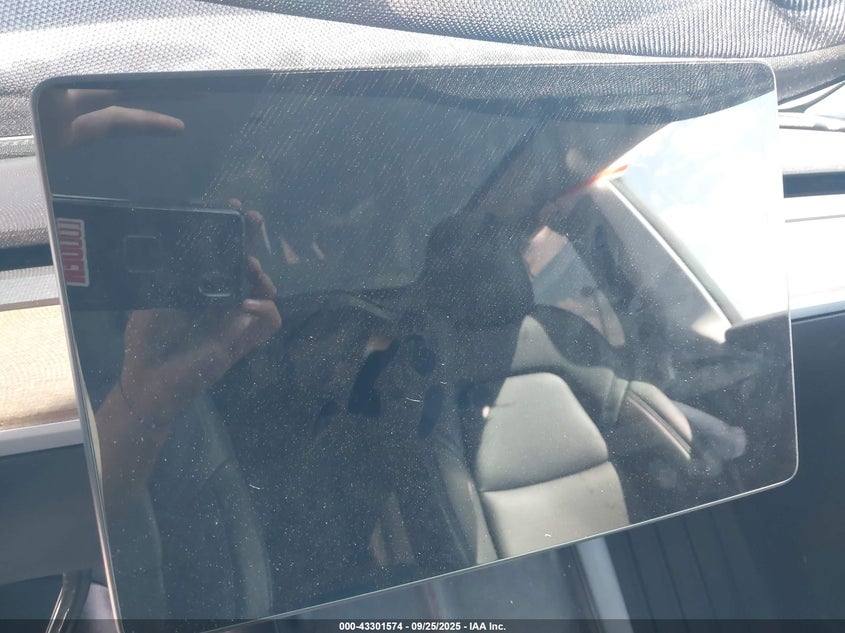 2021 Tesla Model Y Long Range Dual Motor All-Wheel Drive VIN: 5YJYGDEEXMF233160 Lot: 43301574