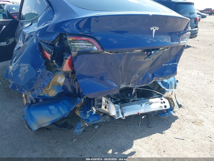 2021 Tesla Model Y Long Range Dual Motor All-Wheel Drive VIN: 5YJYGDEEXMF233160 Lot: 43301574