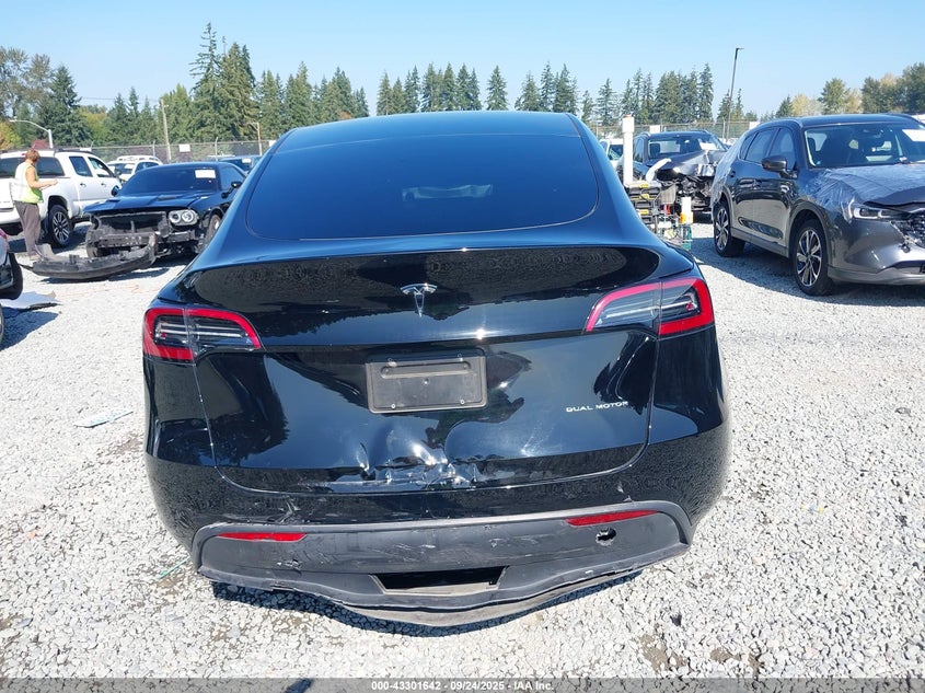 2023 Tesla Model Y Awd/Long Range Dual Motor All-Wheel Drive VIN: 7SAYGDEE7PF853133 Lot: 43301642