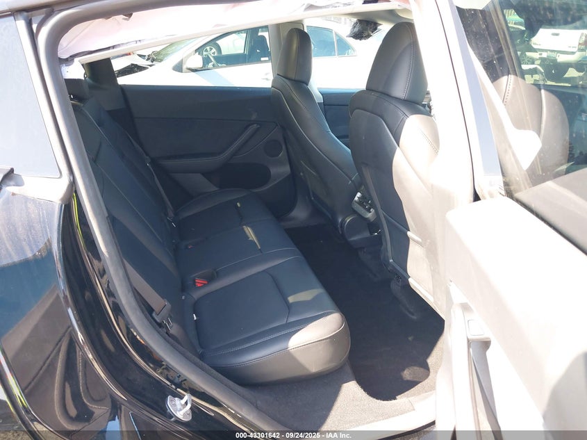 2023 Tesla Model Y Awd/Long Range Dual Motor All-Wheel Drive VIN: 7SAYGDEE7PF853133 Lot: 43301642