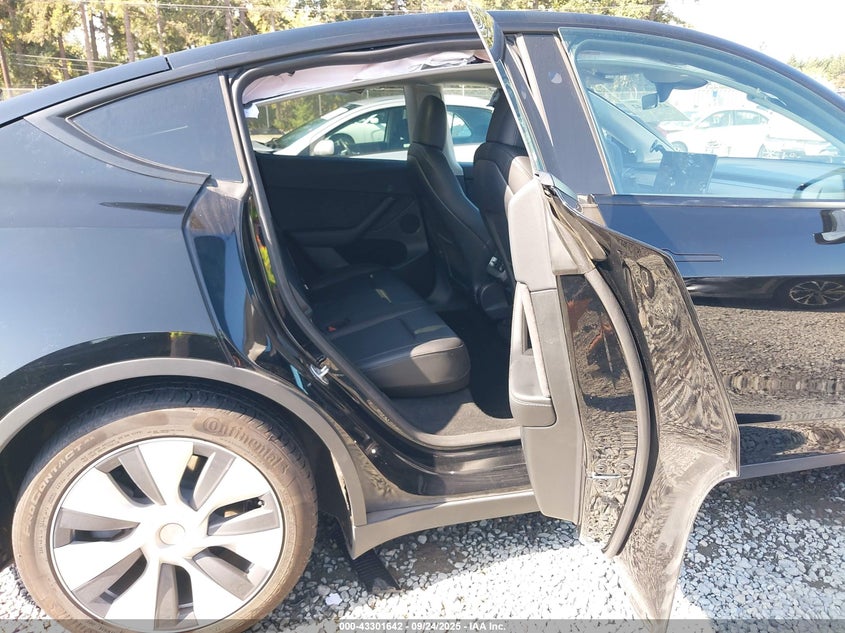 2023 Tesla Model Y Awd/Long Range Dual Motor All-Wheel Drive VIN: 7SAYGDEE7PF853133 Lot: 43301642