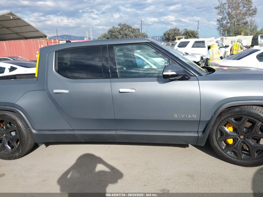 7FCTGAAAXPN018860 2023 RIVIAN R1T photo no. 12