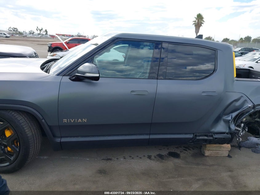 7FCTGAAAXPN018860 2023 RIVIAN R1T photo no. 13