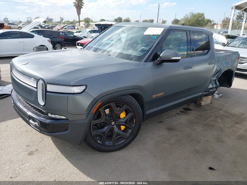 7FCTGAAAXPN018860 2023 RIVIAN R1T photo no. 2