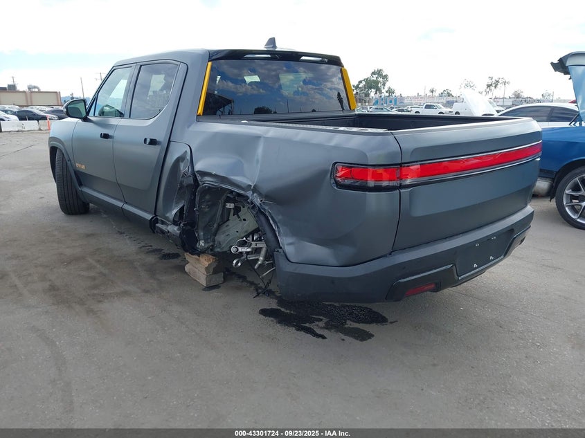 7FCTGAAAXPN018860 2023 RIVIAN R1T photo no. 3