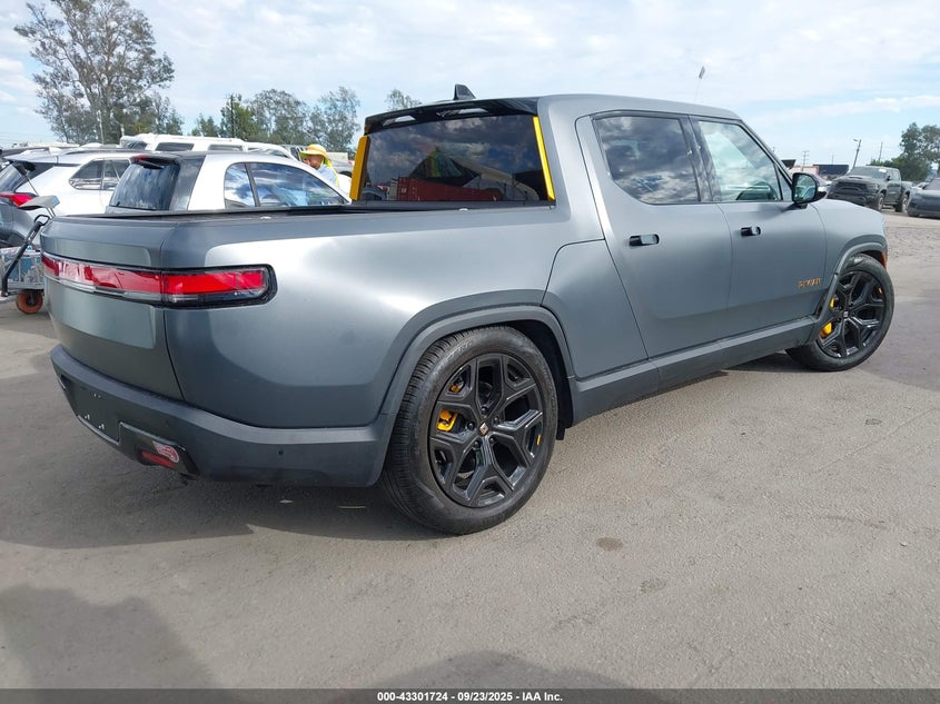 7FCTGAAAXPN018860 2023 RIVIAN R1T photo no. 4