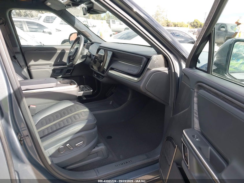 7FCTGAAAXPN018860 2023 RIVIAN R1T photo no. 5