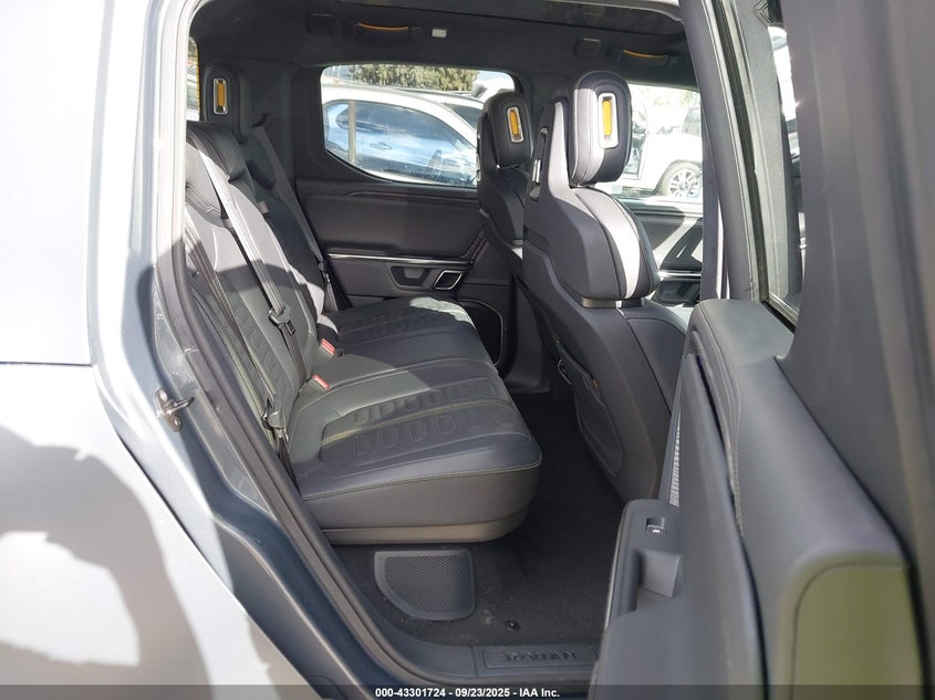 7FCTGAAAXPN018860 2023 RIVIAN R1T photo no. 8