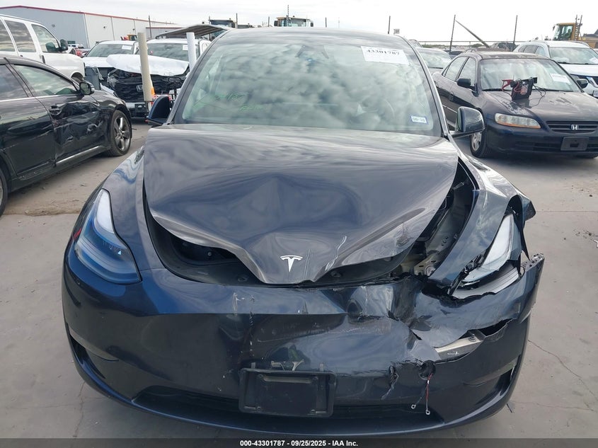 2024 Tesla Model Y Long Range Dual Motor All-Wheel Drive/Rwd VIN: 7SAYGDED4RF092233 Lot: 43301787